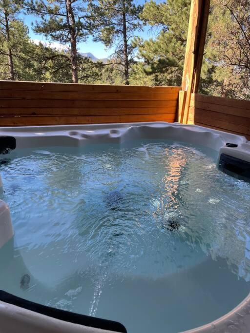 Private Hot Tub Overlooking Pikes Peak Woodland Park Exterior photo